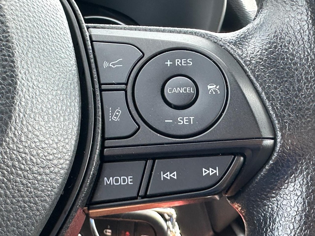 Toyota RAV4 Vehicle Full-screen Gallery Image 14
