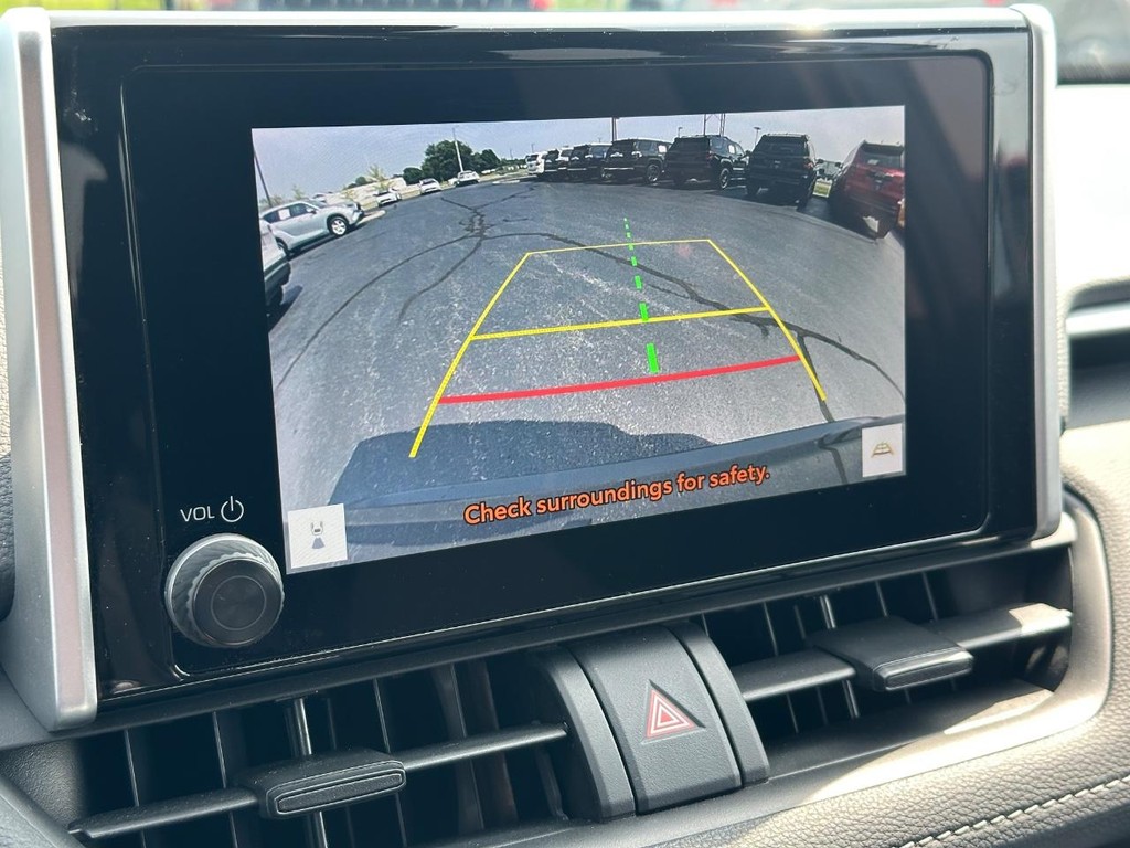 Toyota RAV4 Vehicle Full-screen Gallery Image 16