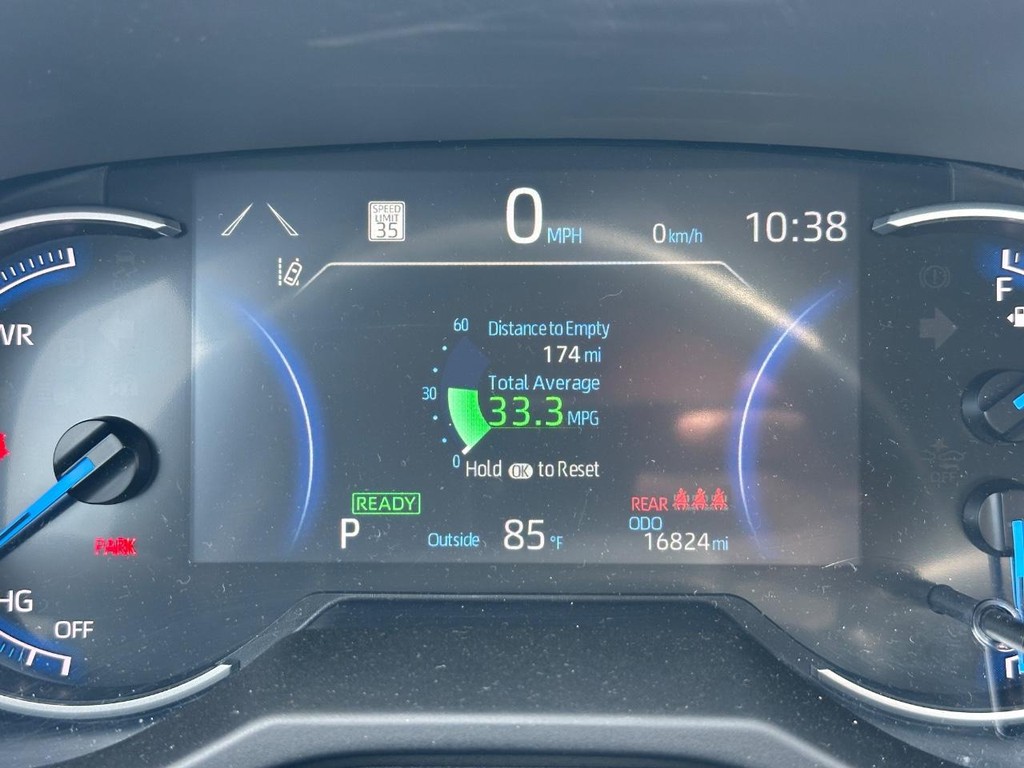 Toyota RAV4 Vehicle Full-screen Gallery Image 20