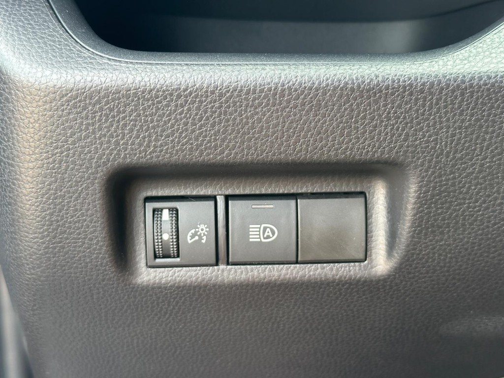Toyota RAV4 Vehicle Full-screen Gallery Image 21