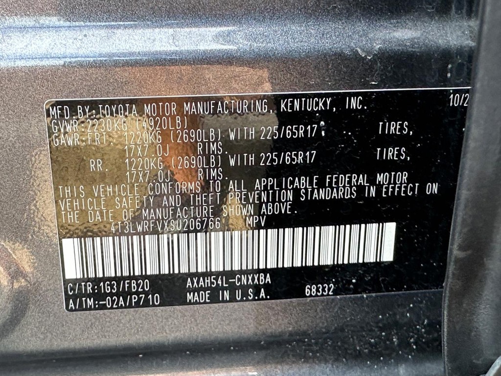 Toyota RAV4 Vehicle Full-screen Gallery Image 24
