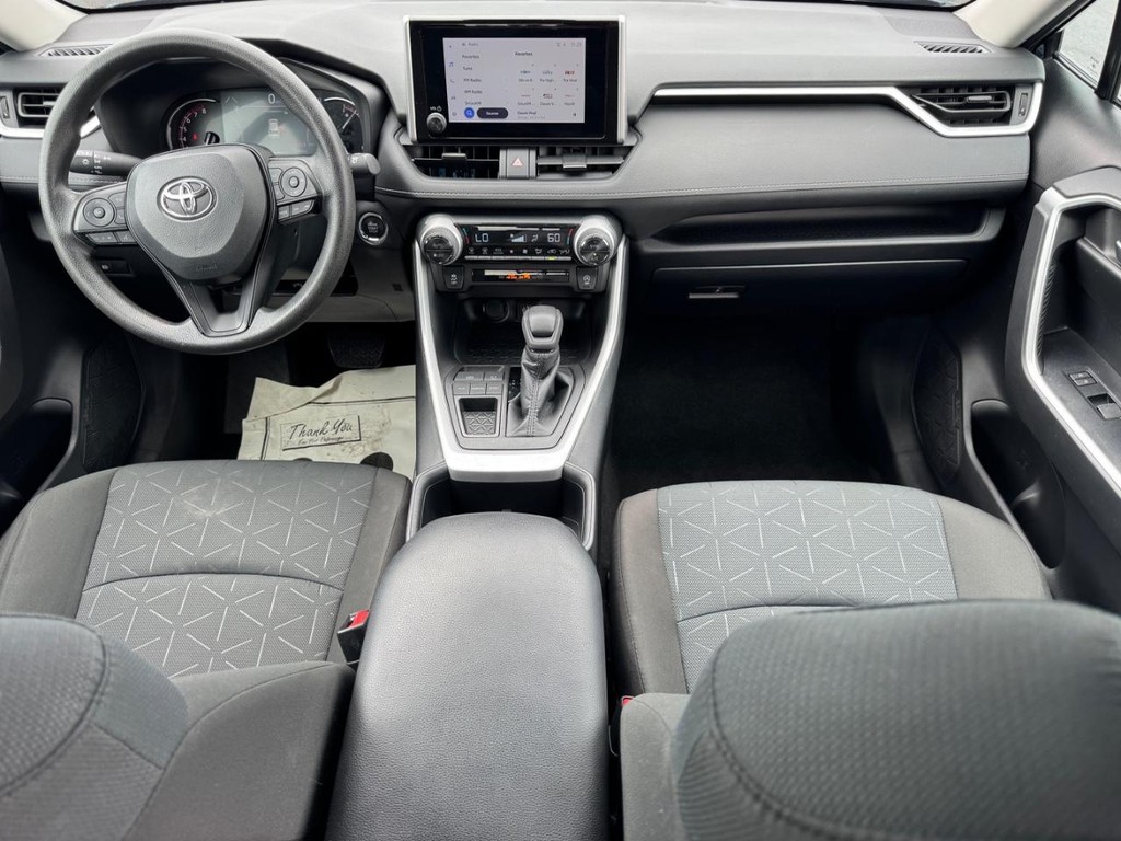 Toyota RAV4 Vehicle Full-screen Gallery Image 03