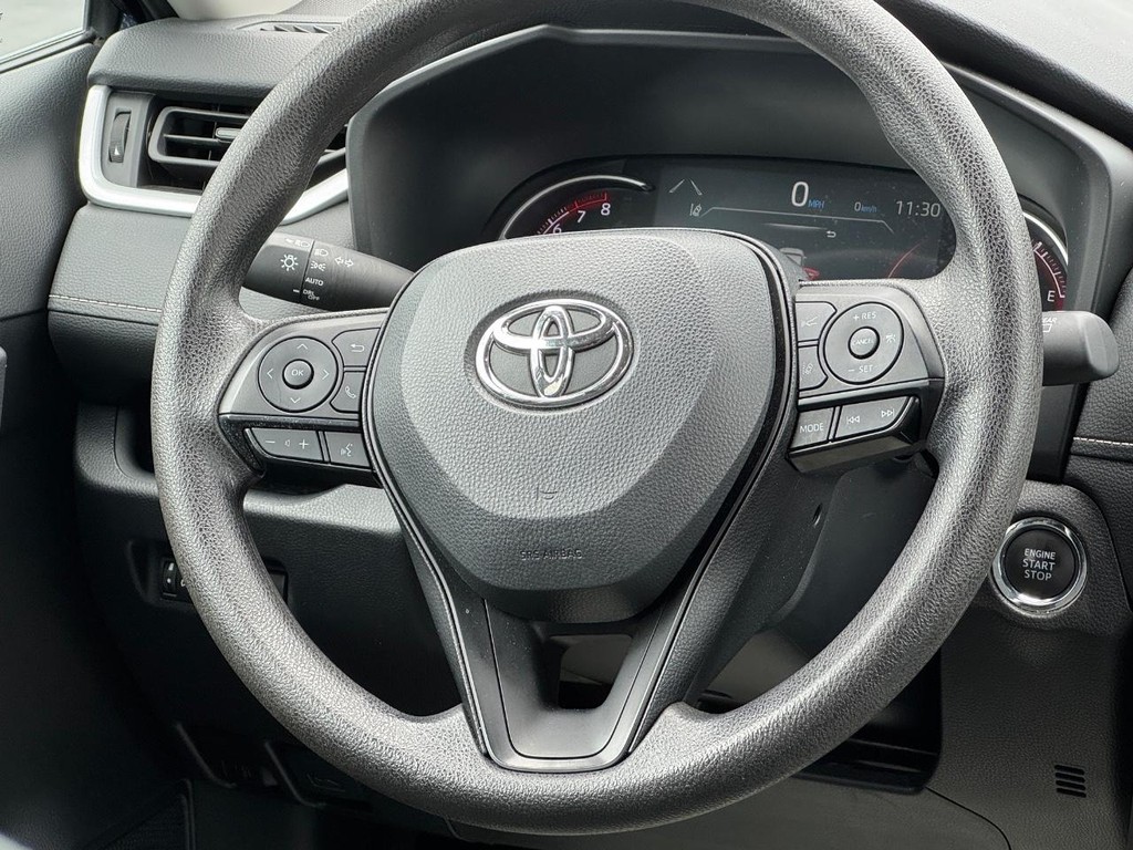 Toyota RAV4 Vehicle Full-screen Gallery Image 12