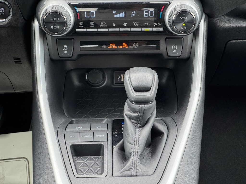 Toyota RAV4 Vehicle Full-screen Gallery Image 14