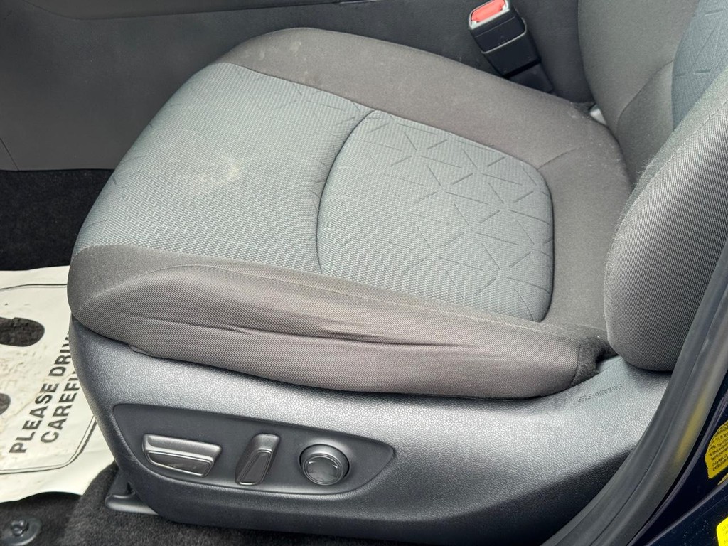 Toyota RAV4 Vehicle Full-screen Gallery Image 17