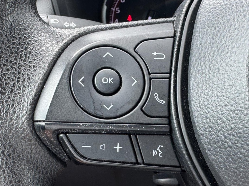 Toyota RAV4 Vehicle Full-screen Gallery Image 20