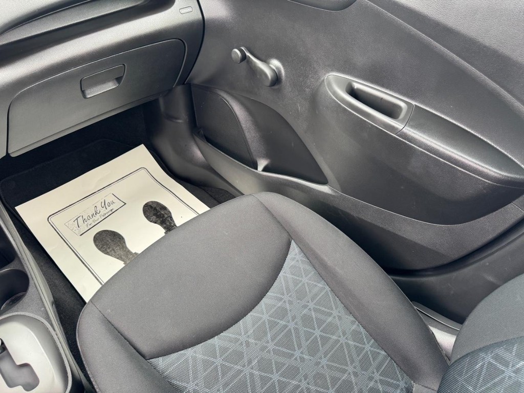 Chevrolet Spark Vehicle Full-screen Gallery Image 14