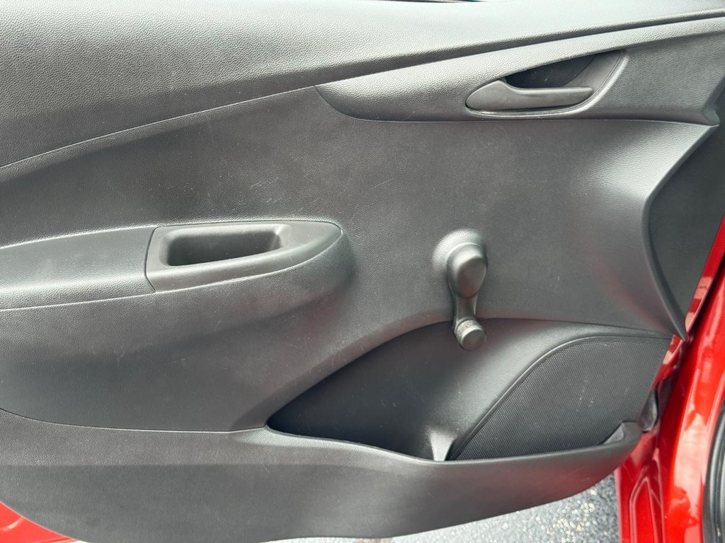 Chevrolet Spark Vehicle Full-screen Gallery Image 18