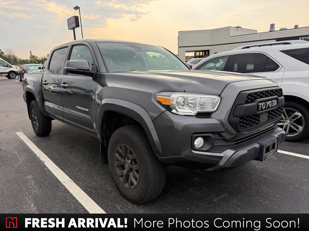 Toyota Tacoma 4WD Vehicle Full-screen Gallery Image 01