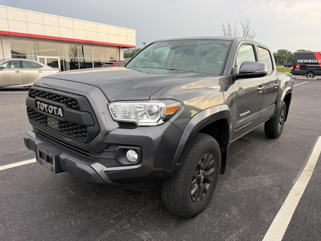 Toyota Tacoma 4WD Vehicle Full-screen Gallery Image 04