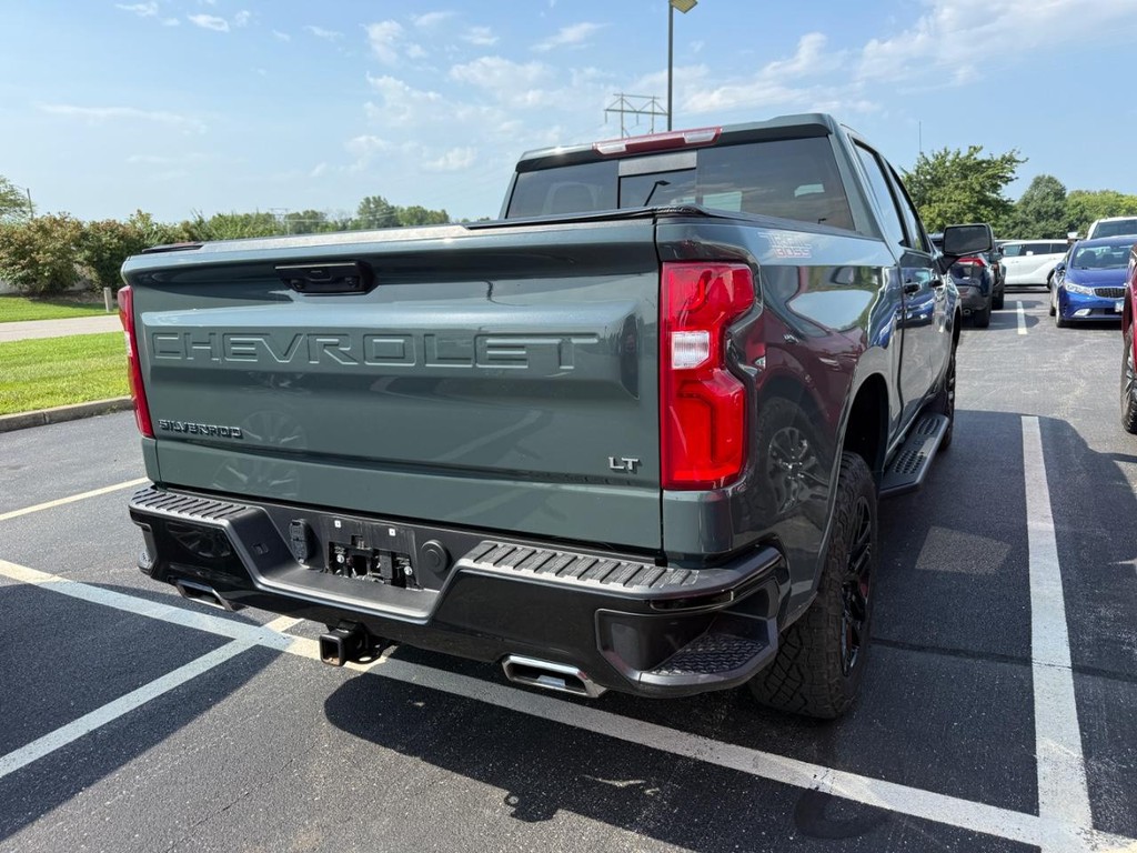 Chevrolet Silverado 1500 Vehicle Full-screen Gallery Image 02