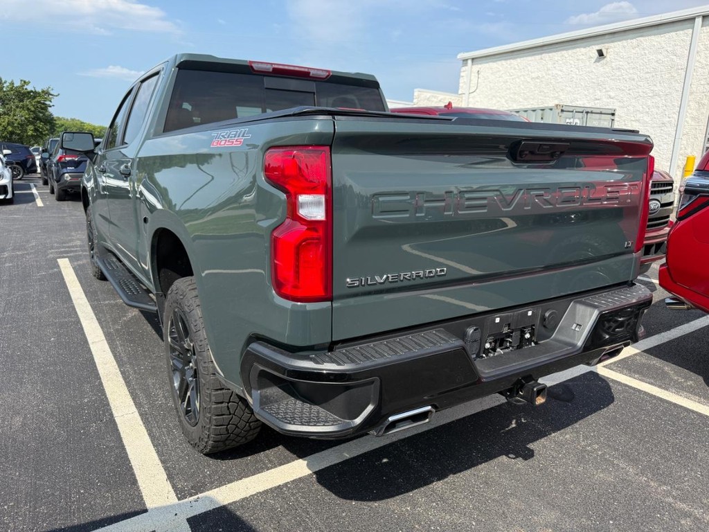 Chevrolet Silverado 1500 Vehicle Full-screen Gallery Image 03