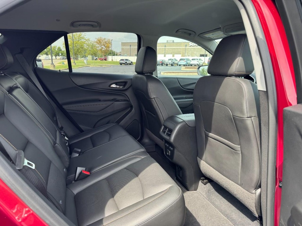 Chevrolet Equinox Vehicle Full-screen Gallery Image 11