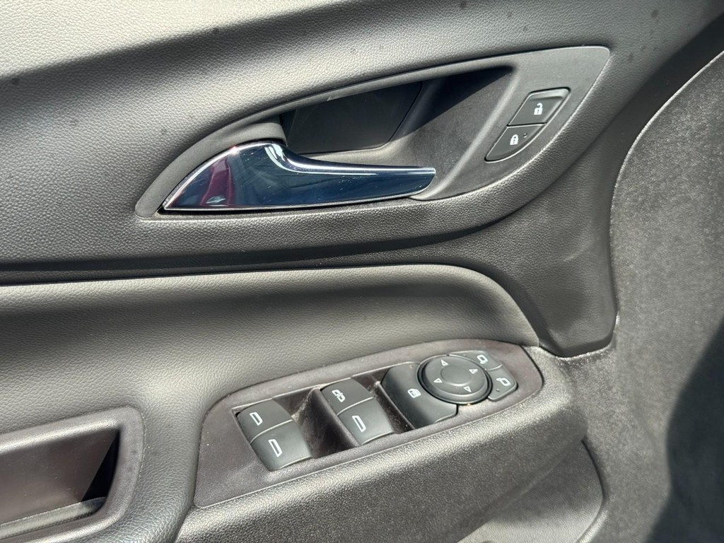 Chevrolet Equinox Vehicle Full-screen Gallery Image 17