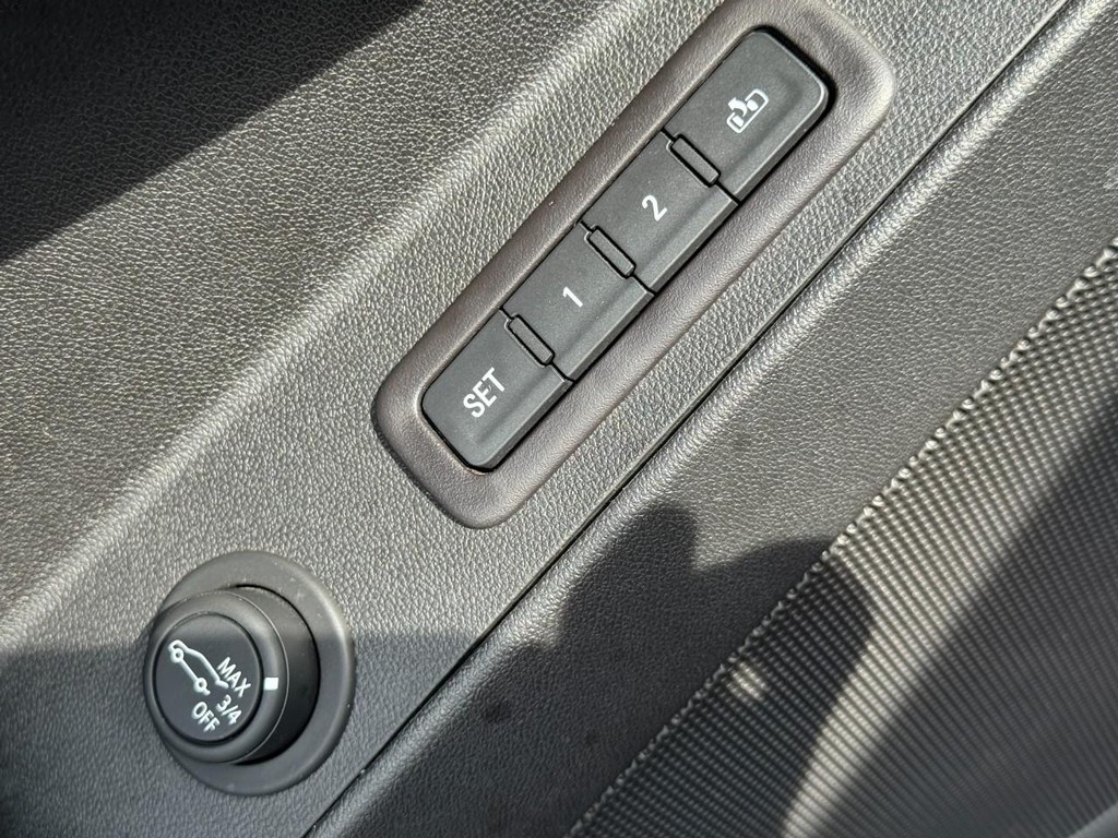 Chevrolet Equinox Vehicle Full-screen Gallery Image 19