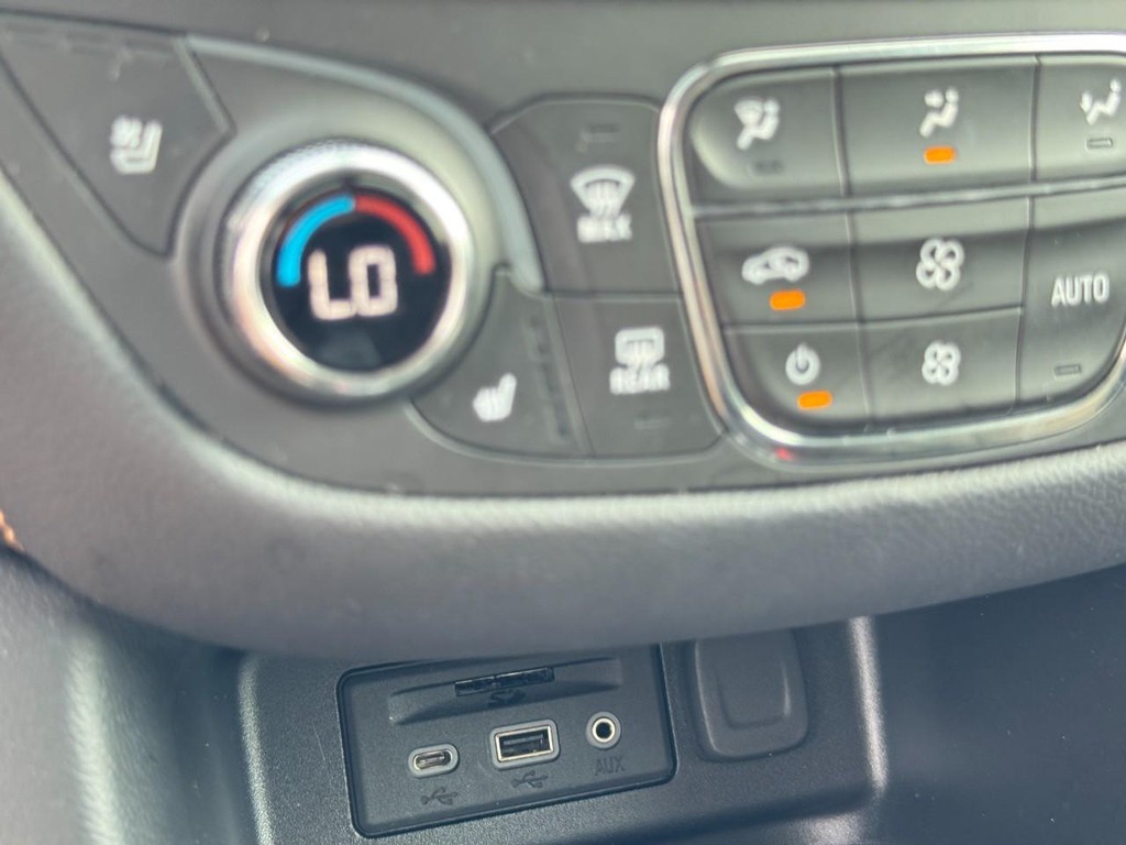 Chevrolet Equinox Vehicle Full-screen Gallery Image 24