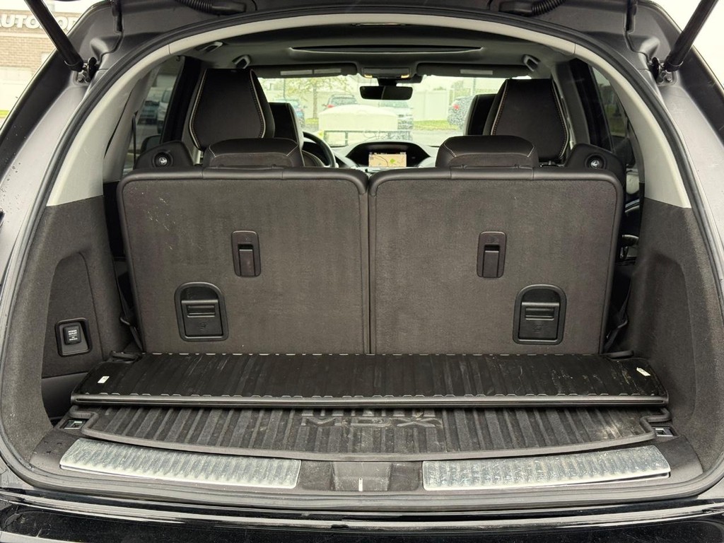 Acura MDX Vehicle Full-screen Gallery Image 07