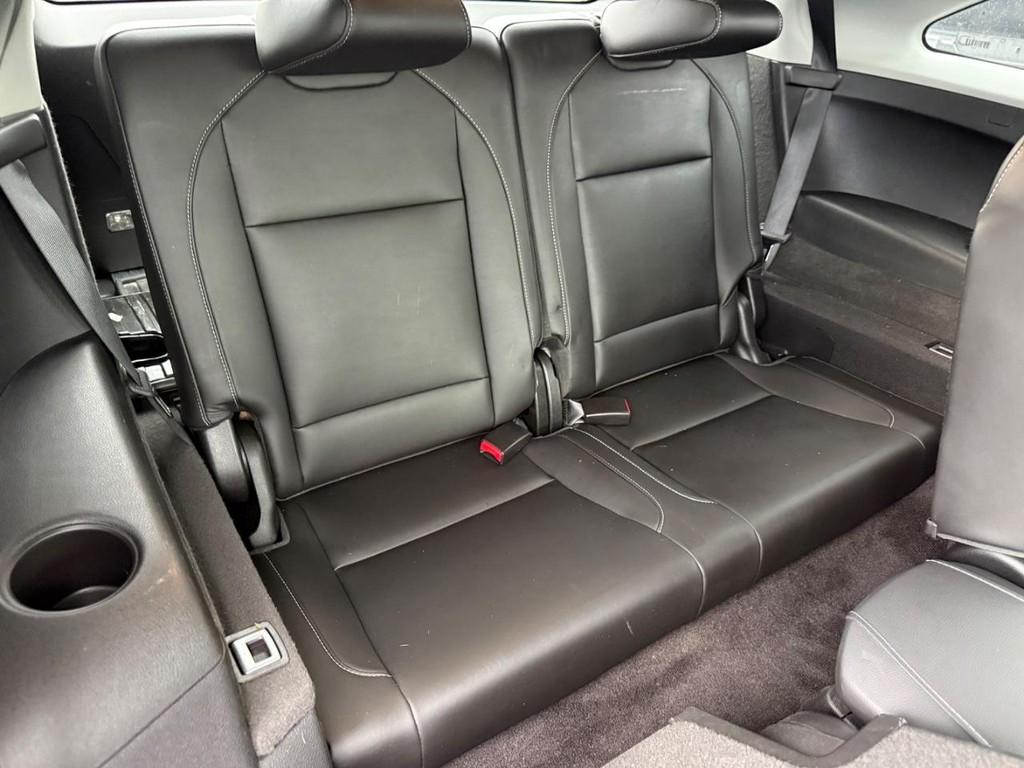 Acura MDX Vehicle Full-screen Gallery Image 11