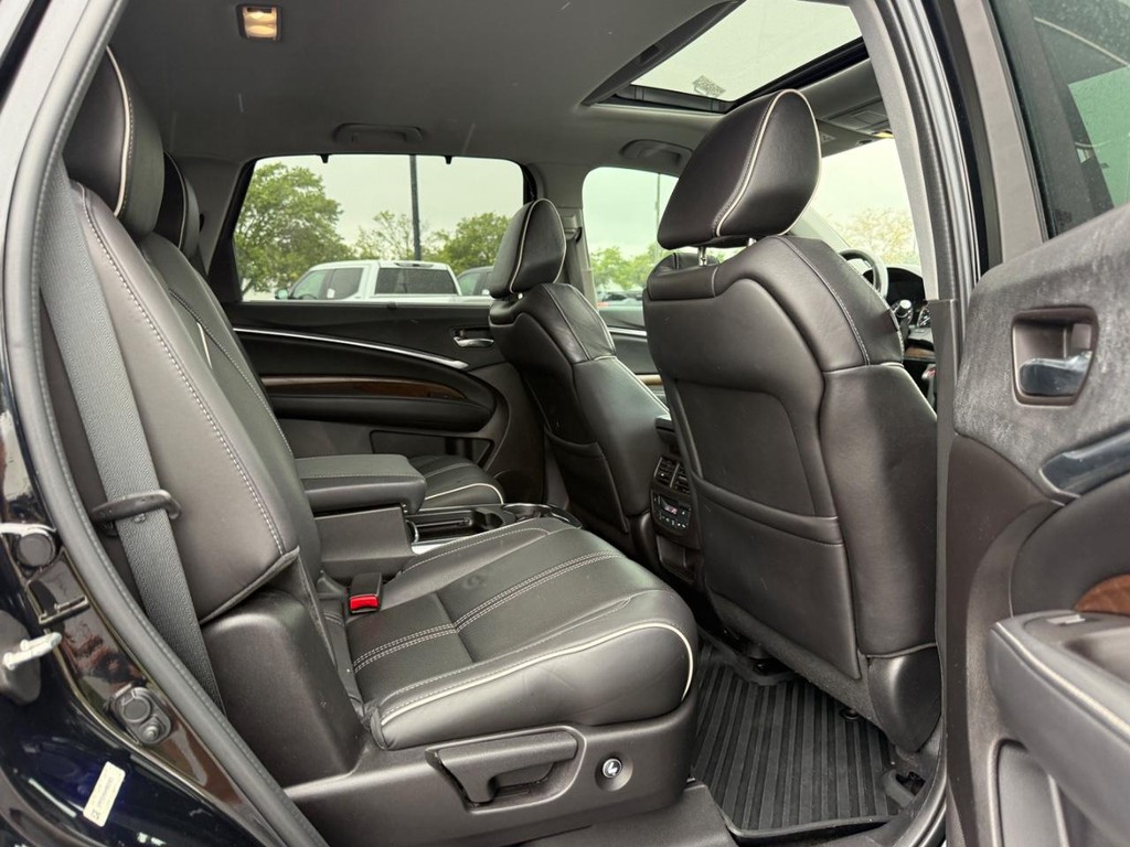 Acura MDX Vehicle Full-screen Gallery Image 12