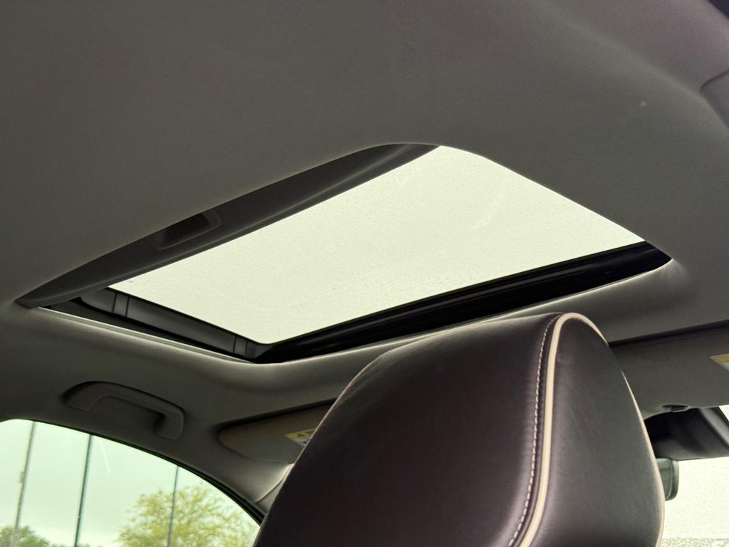 Acura MDX Vehicle Full-screen Gallery Image 13