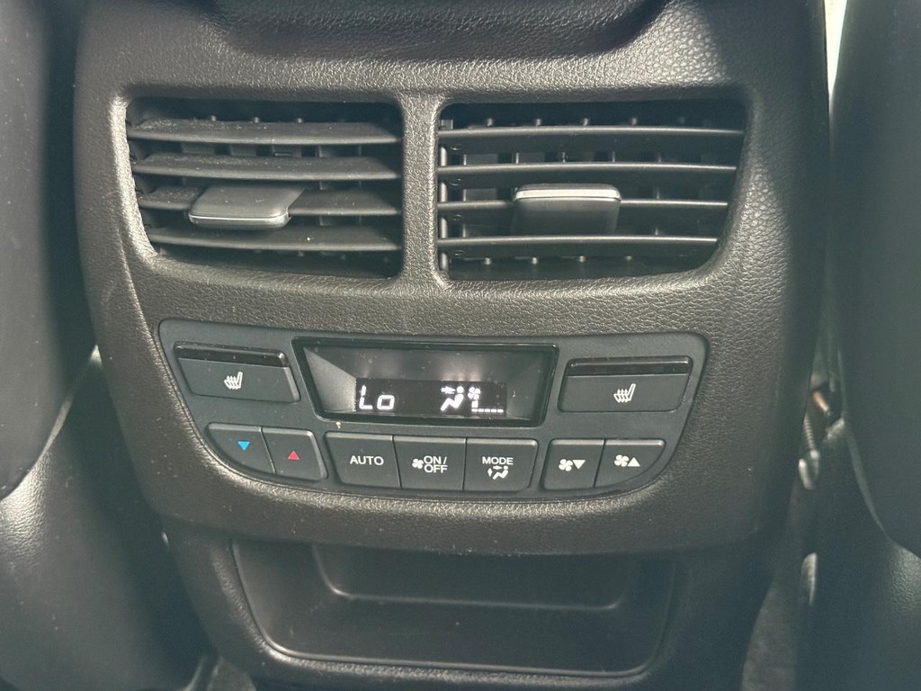 Acura MDX Vehicle Full-screen Gallery Image 14