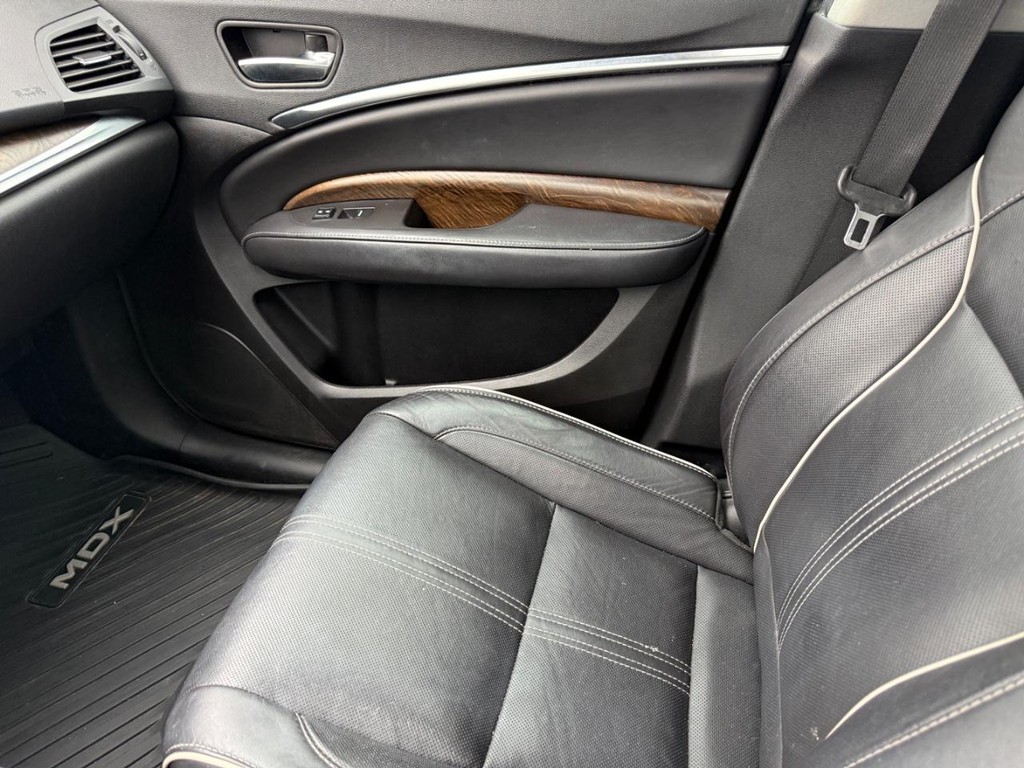 Acura MDX Vehicle Full-screen Gallery Image 24
