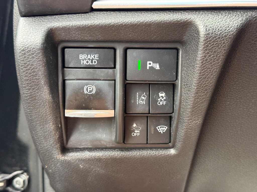 Acura MDX Vehicle Full-screen Gallery Image 26
