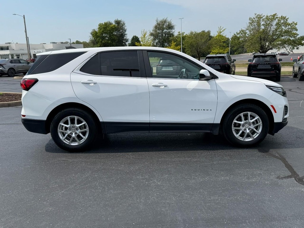 Chevrolet Equinox Vehicle Full-screen Gallery Image 02