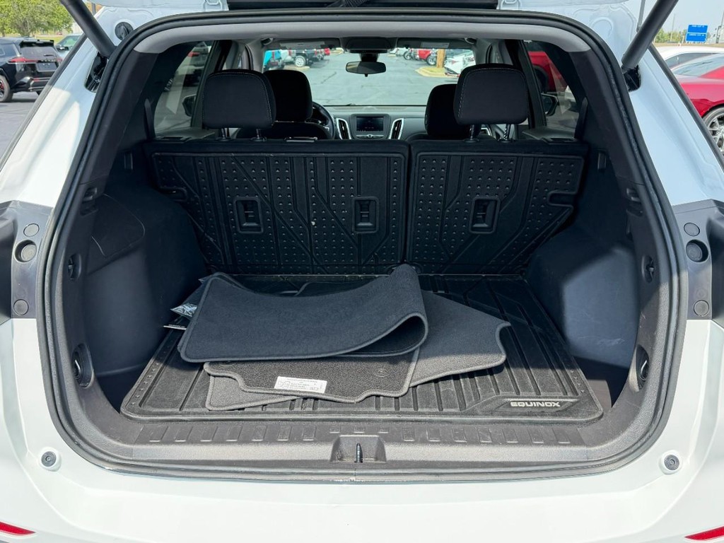 Chevrolet Equinox Vehicle Full-screen Gallery Image 05