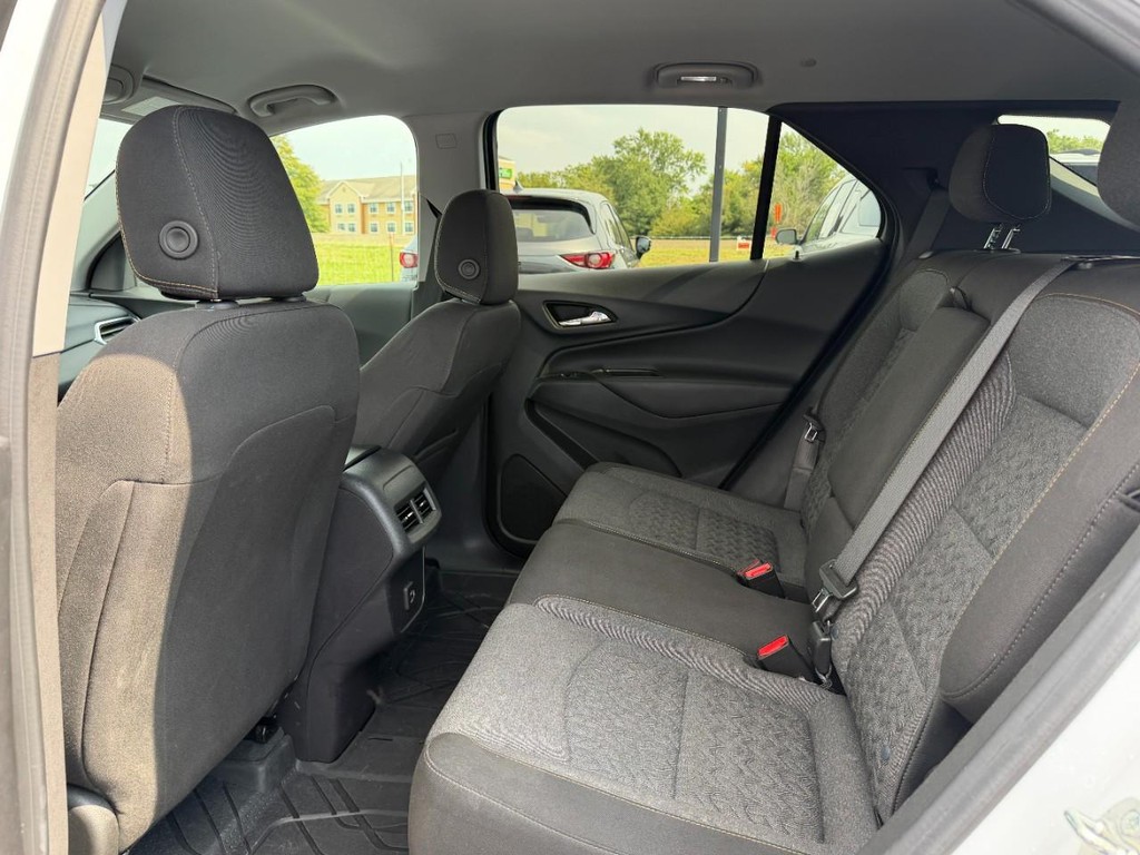 Chevrolet Equinox Vehicle Full-screen Gallery Image 10