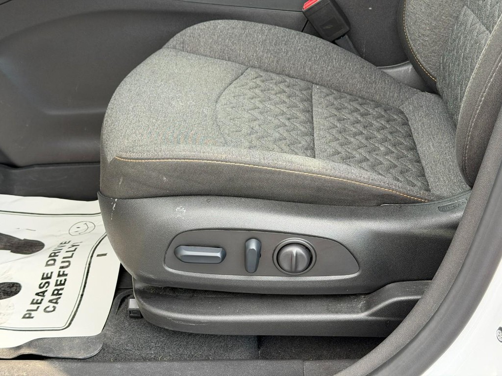 Chevrolet Equinox Vehicle Full-screen Gallery Image 17
