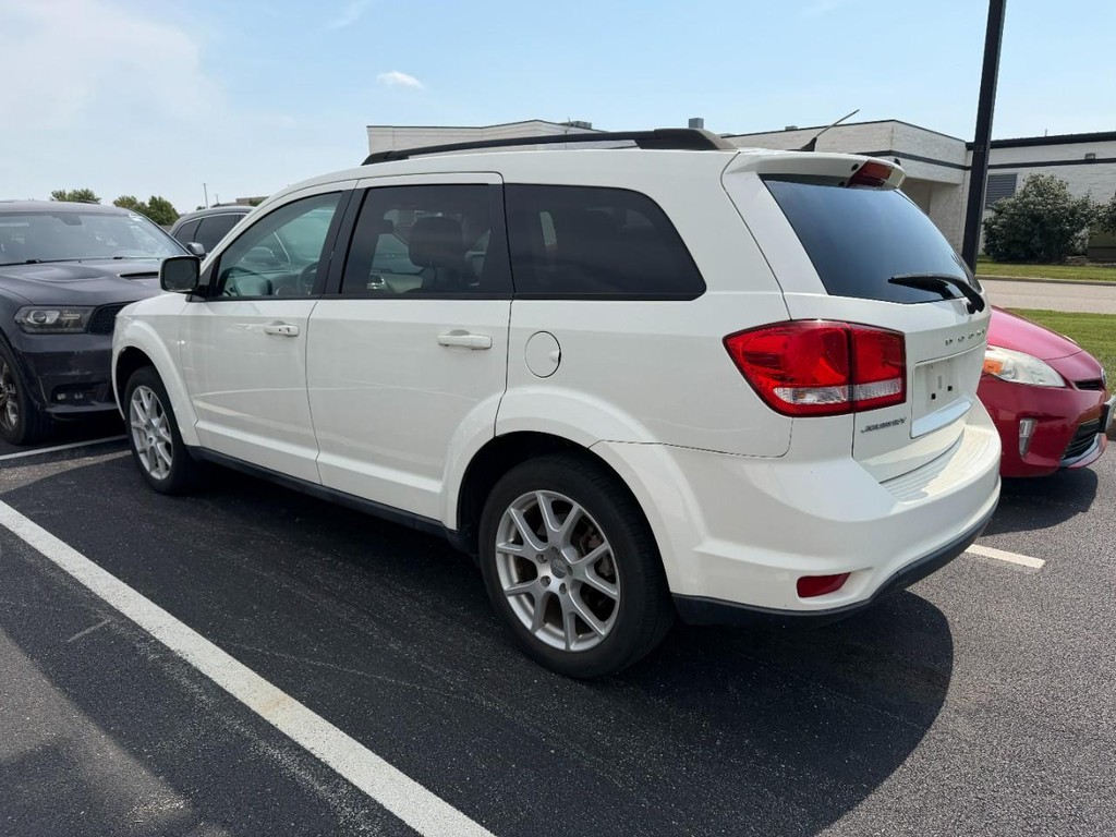 Dodge Journey Vehicle Full-screen Gallery Image 02