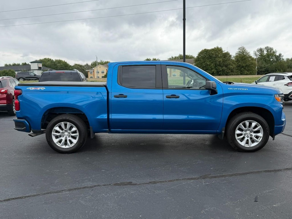 Chevrolet Silverado 1500 Vehicle Full-screen Gallery Image 02