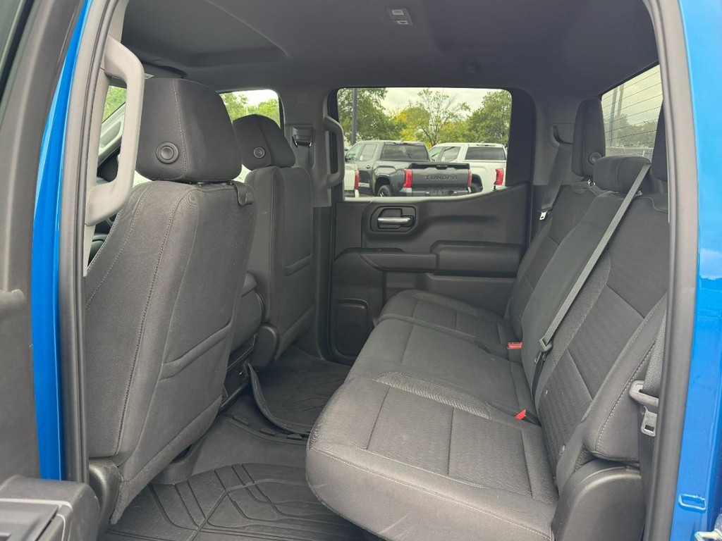 Chevrolet Silverado 1500 Vehicle Full-screen Gallery Image 10