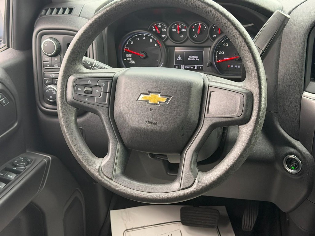 Chevrolet Silverado 1500 Vehicle Full-screen Gallery Image 12