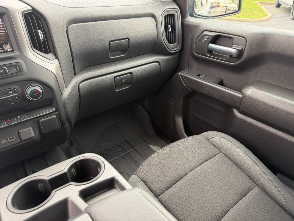 Chevrolet Silverado 1500 Vehicle Full-screen Gallery Image 15
