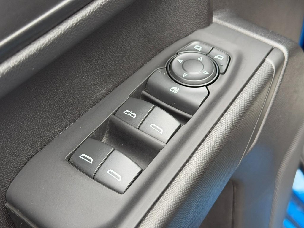 Chevrolet Silverado 1500 Vehicle Full-screen Gallery Image 16