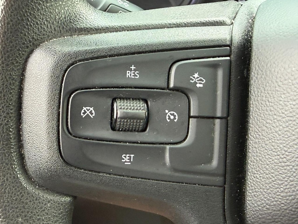 Chevrolet Silverado 1500 Vehicle Full-screen Gallery Image 18