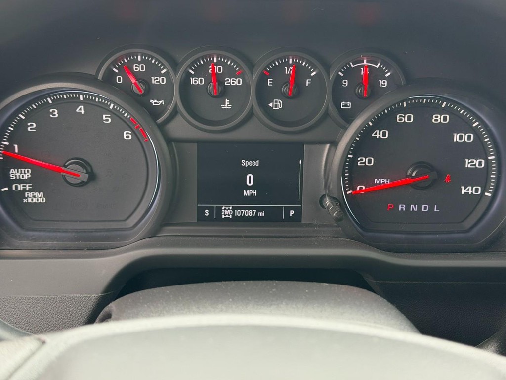Chevrolet Silverado 1500 Vehicle Full-screen Gallery Image 19
