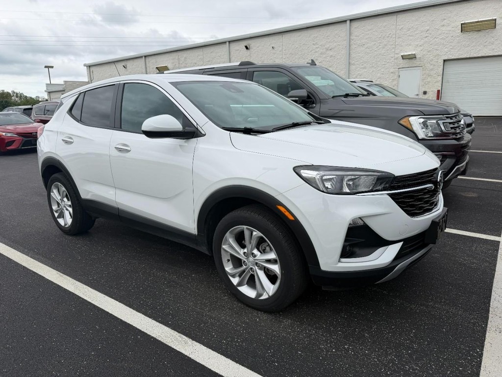 Buick Encore GX Vehicle Full-screen Gallery Image 02