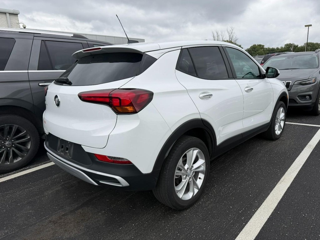 Buick Encore GX Vehicle Full-screen Gallery Image 03