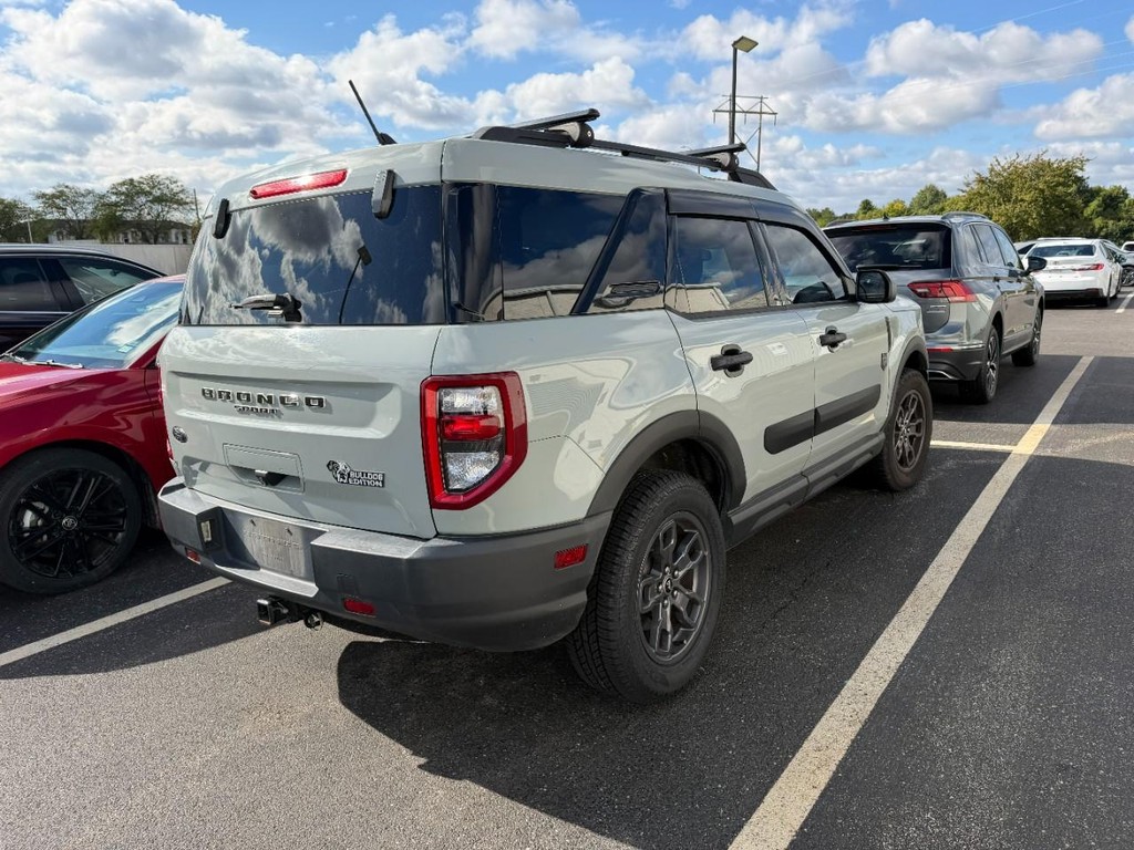 Ford Bronco Sport Vehicle Full-screen Gallery Image 03
