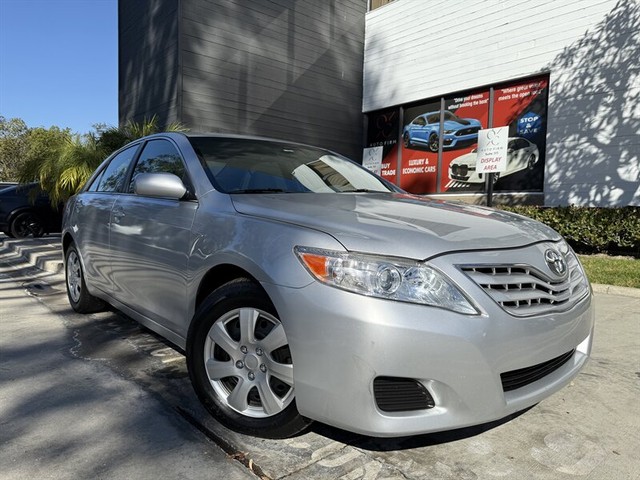 more details - toyota camry le