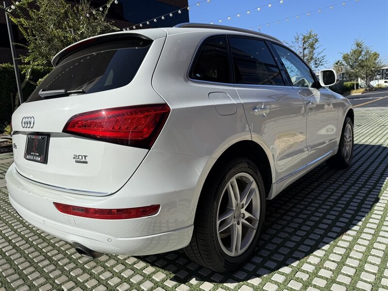 Audi Q5 Vehicle Full-screen Gallery Image 4