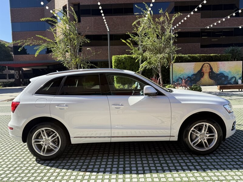 Audi Q5 Vehicle Full-screen Gallery Image 5