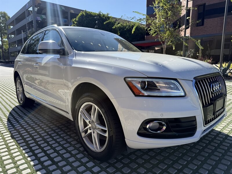 Audi Q5 Vehicle Full-screen Gallery Image 6