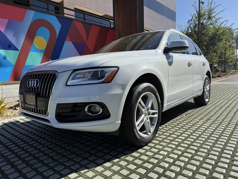 Audi Q5 Vehicle Full-screen Gallery Image 8