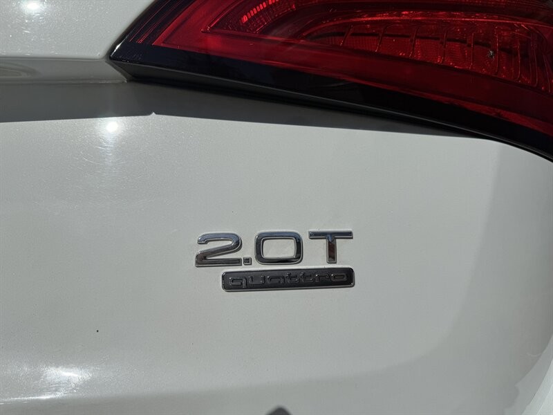 Audi Q5 Vehicle Full-screen Gallery Image 10