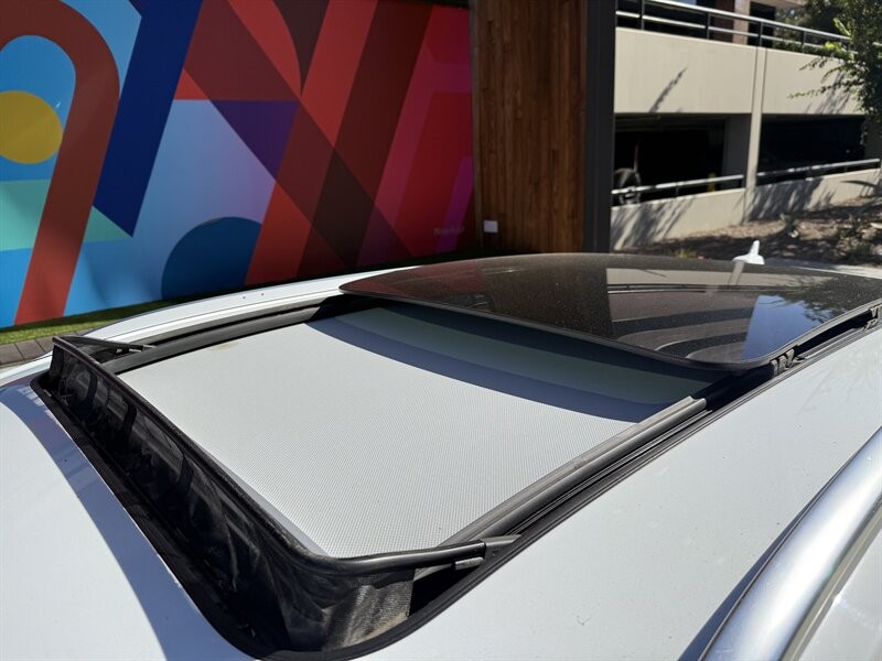 Audi Q5 Vehicle Full-screen Gallery Image 11