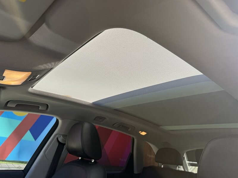 Audi Q5 Vehicle Full-screen Gallery Image 12